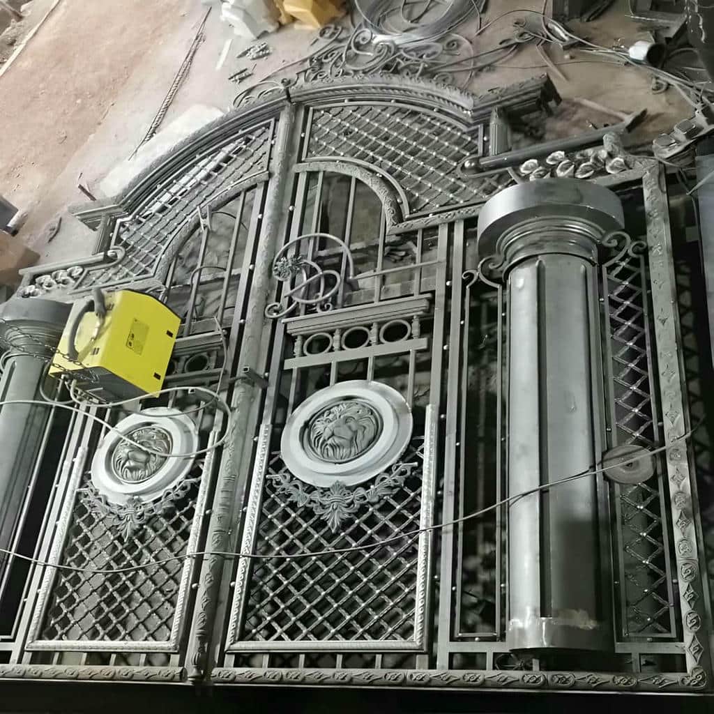 درب پارکینگ آهنی ساده قاب دار برای امنیت ورودی خودرو