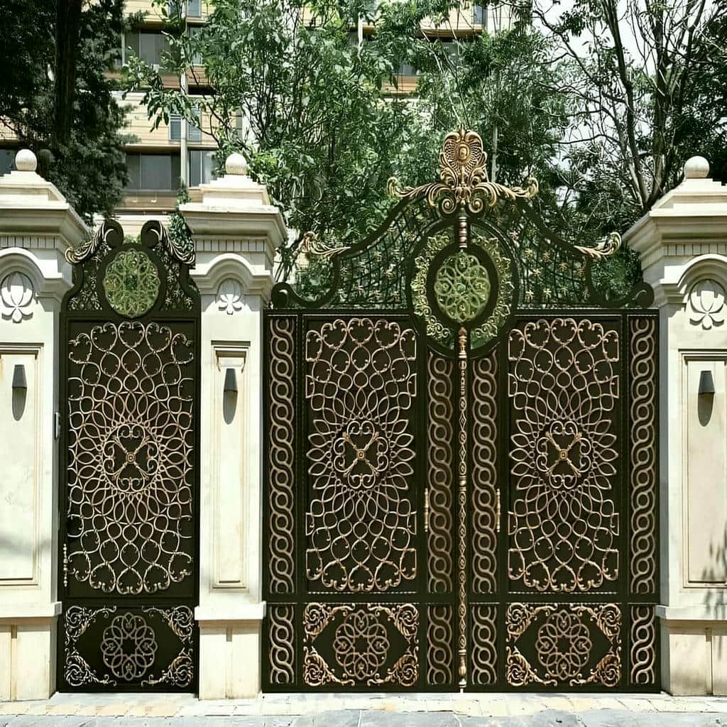 درب پارکینگ مدرن پنل مشبک مدل افقی برای استفاده روزانه