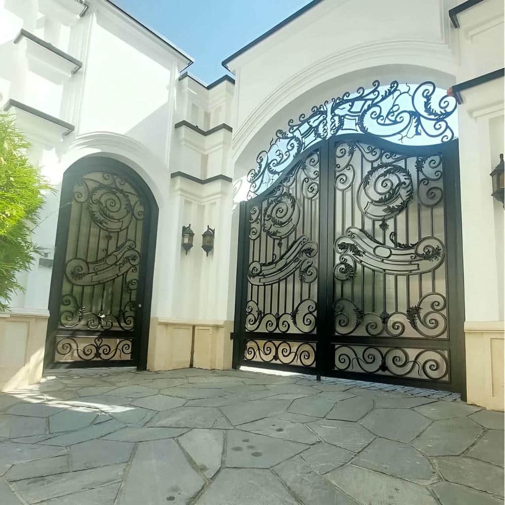 قیمت درب ویلایی مینیمال خطی بر اساس مدل و ابعاد