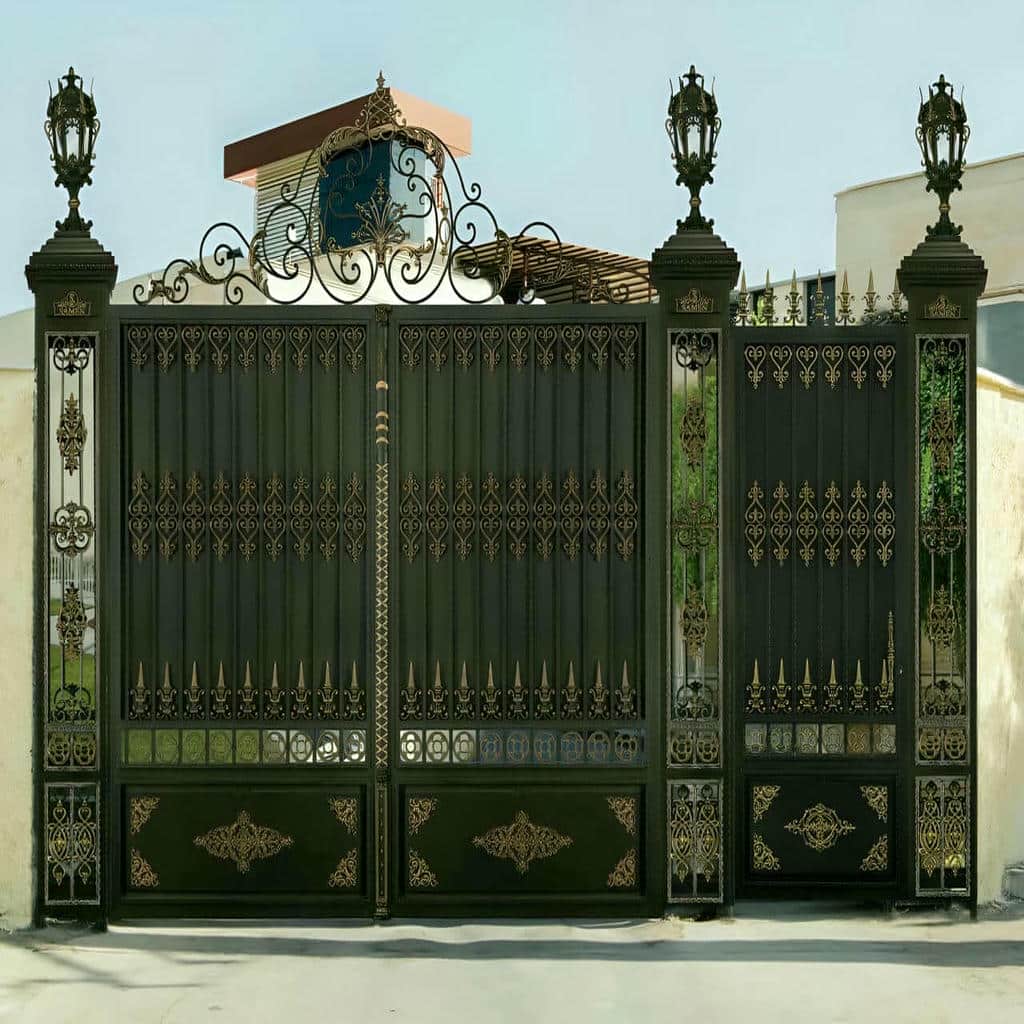 اجرای درب حیاط قاب فلزی برای کنترل رفت‌وآمد خودرو