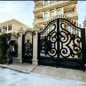 8 مدل درب پارکینگ لولایی ستون دار