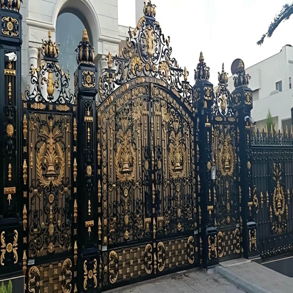 خرید درب حیاط بزرگ پارکینگ با قفل مطمئن