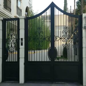 8 مدل درب پارکینگ کلاسیک کتیبه دار