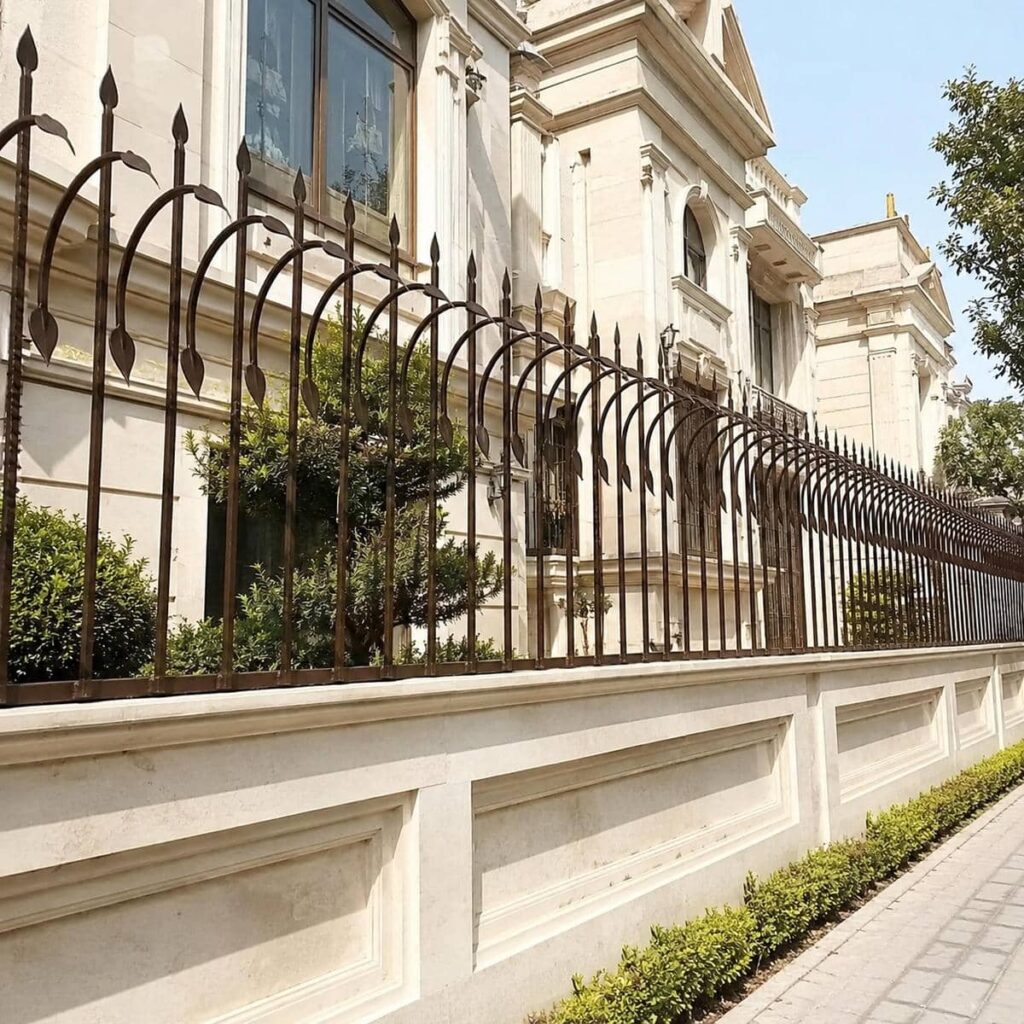 فروش حفاظ سیم خاردار ترکیبی با پایه مقاوم