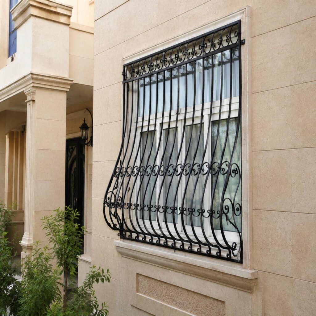 نصب حفاظ پنجره مشکی طلایی روی زیرسازی مقاوم