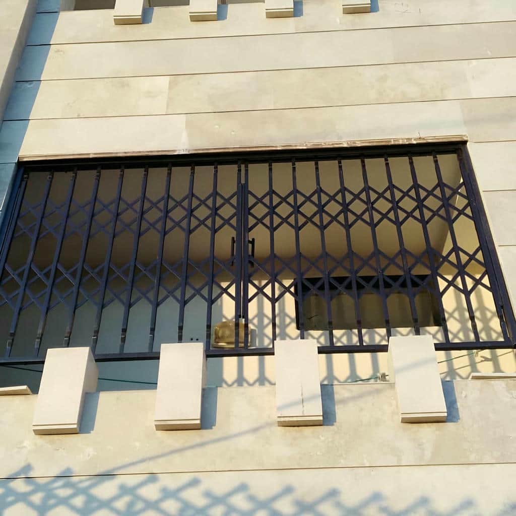 فروش حفاظ پنجره بالکن تراس مدل بازشو قفل دار