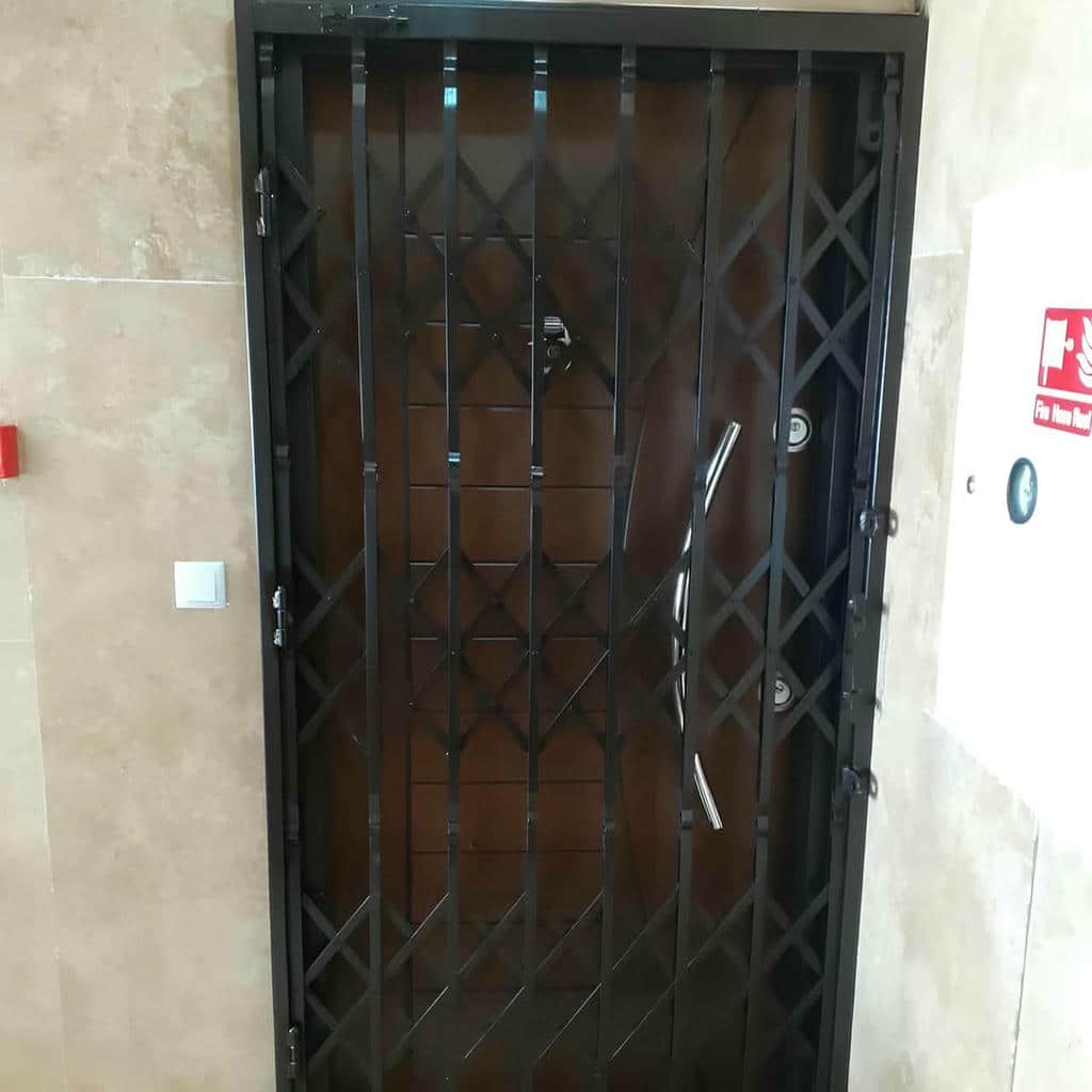 حفاظ ریلی درب کلاسیک فرفورژه