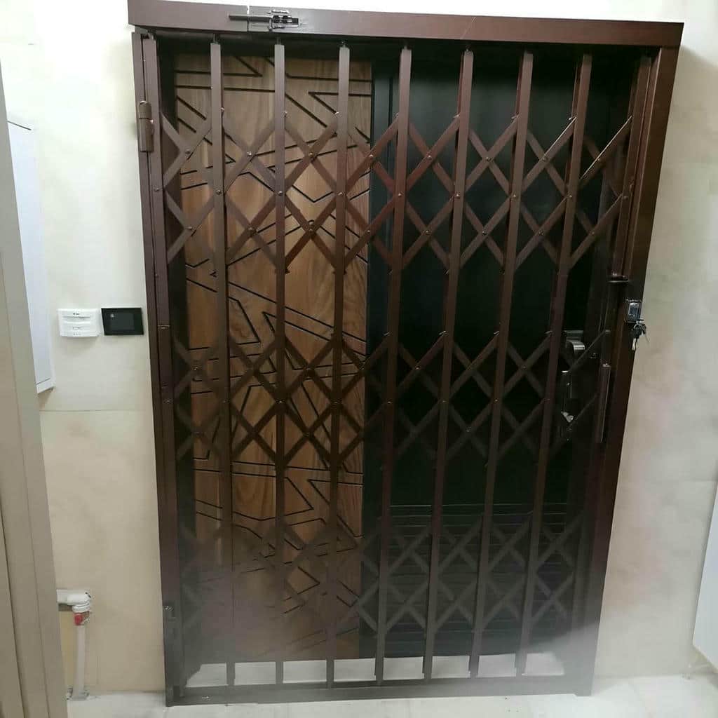 حفاظ آکاردئونی ورودی ساختمان