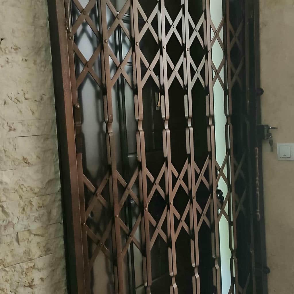 نرده آکاردئونی با قفل فلزی مقاوم نرده آکاردئونی با قفل فلزی مقاوم