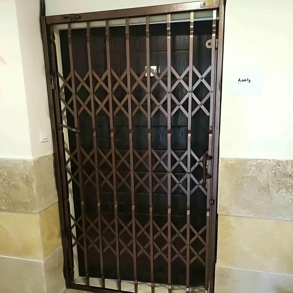 حفاظ آکاردئونی ورودی ساختمان