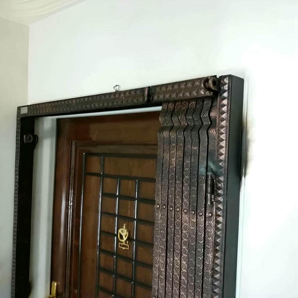 درب آکاردئونی آپارتمان فلزی