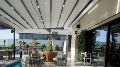 سایبان اتوماتیک بازویی با پارچه روشن ویلا