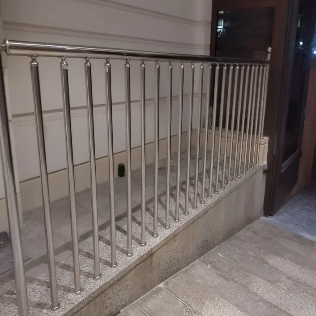 نرده راه پله با طراحی اختصاصی