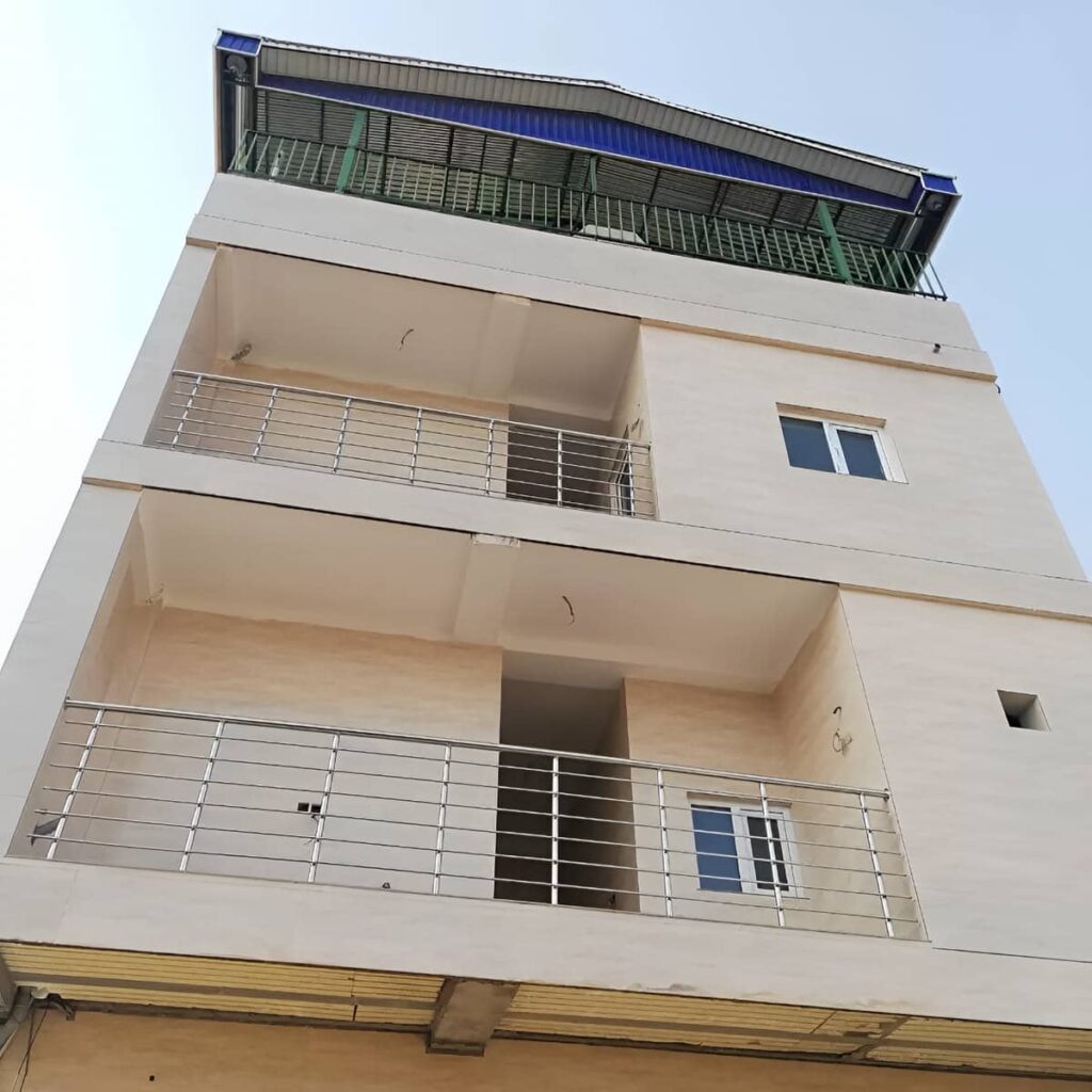 نرده پله با طراحی ساده