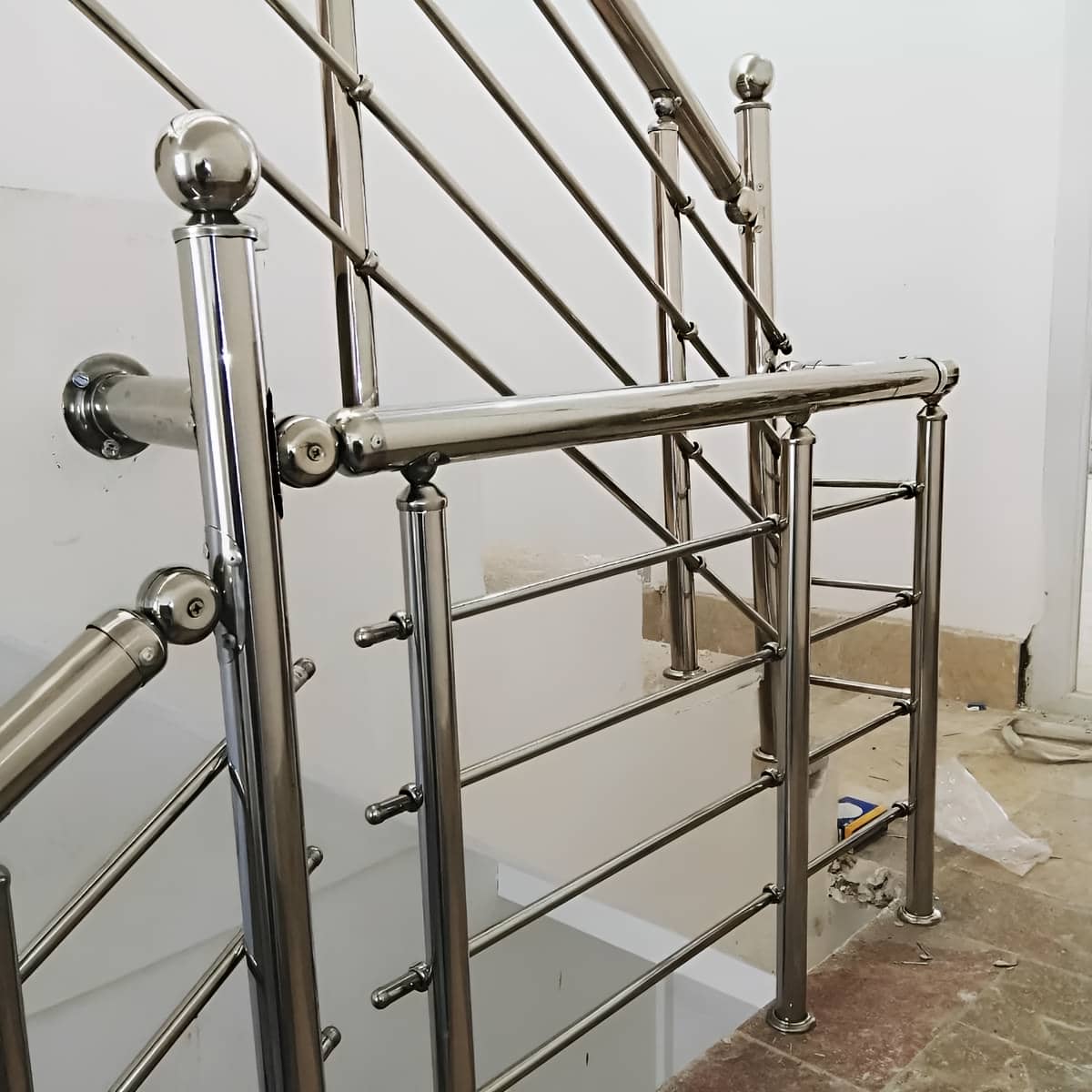 مرکز عرضه نرده استیل بالکن مناسب مناطق گرم و خشک