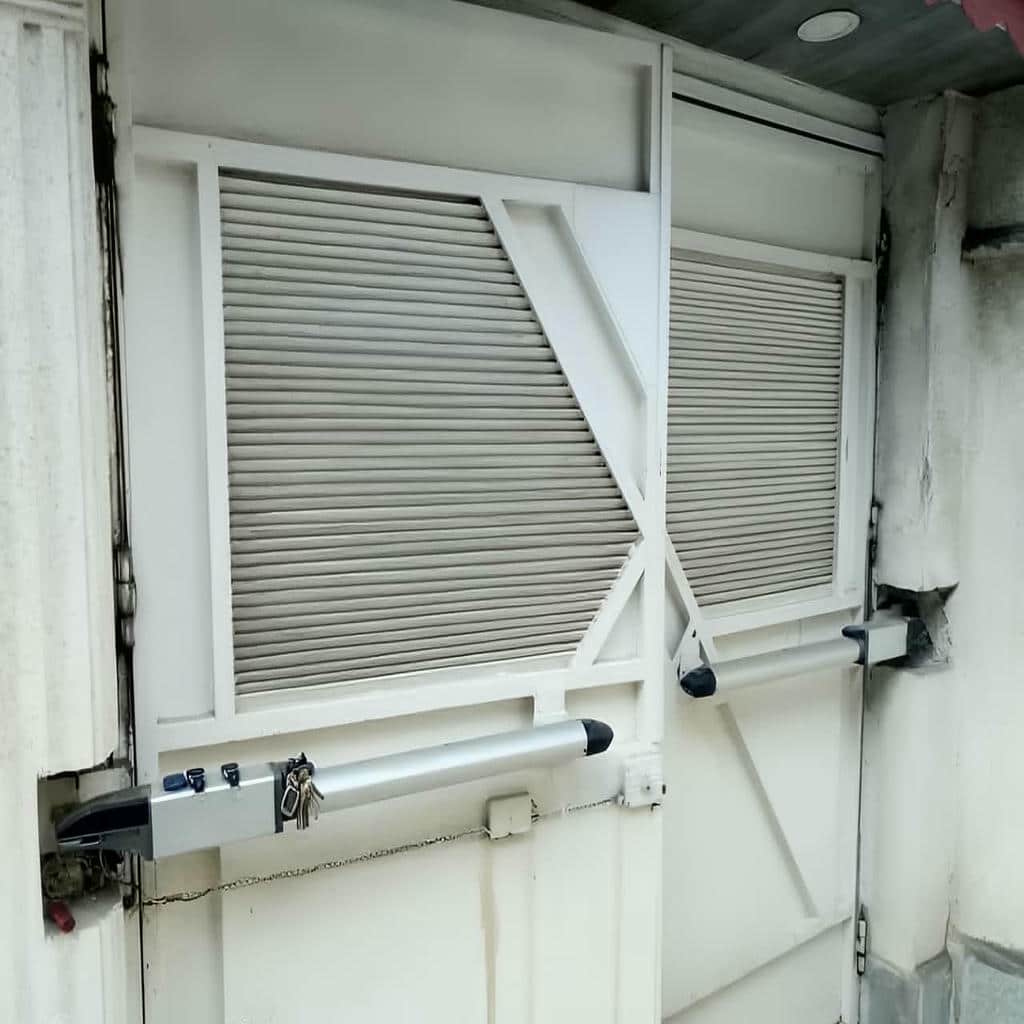 جک ریلی کنار مسیر حرکت درب
