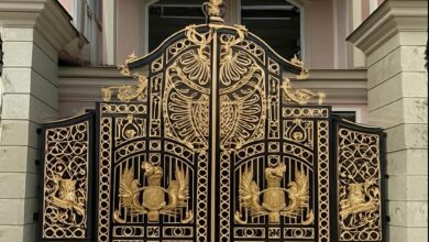 درب حیاط فلزی مشکی با طراحی مدرن