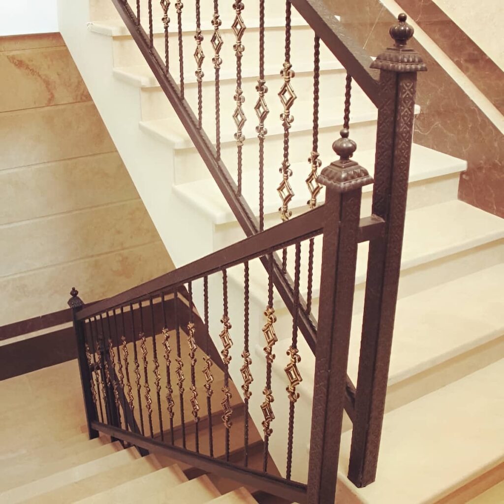 نرده بالکن آپارتمان فرفورژه کلاسیک