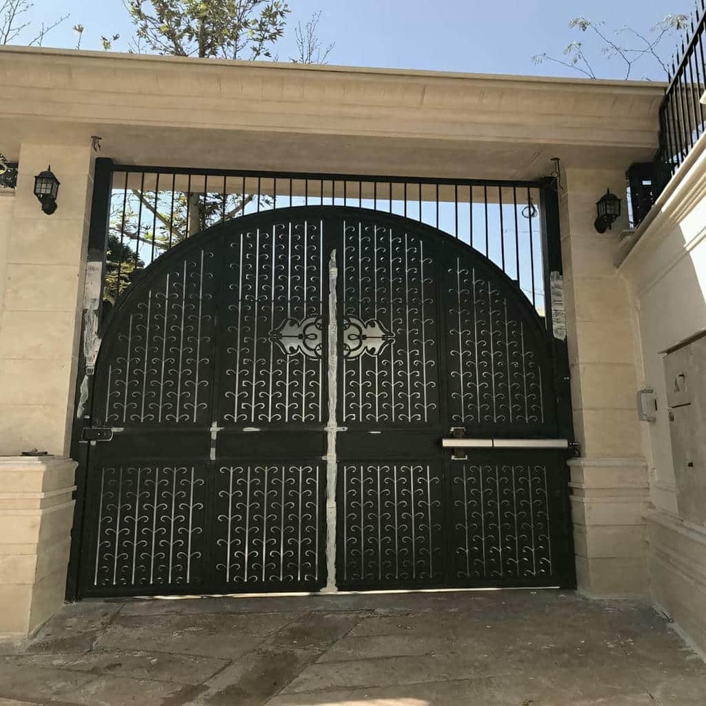 جک درب پارکینگ بازویی مشکی در استان بوشهر
