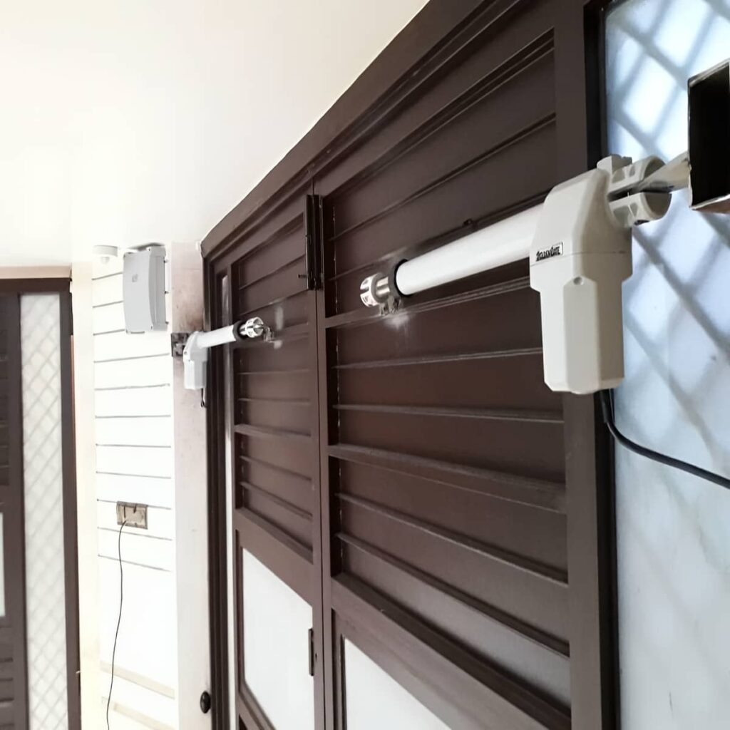 جک پارکینگی روی درب دو لنگه