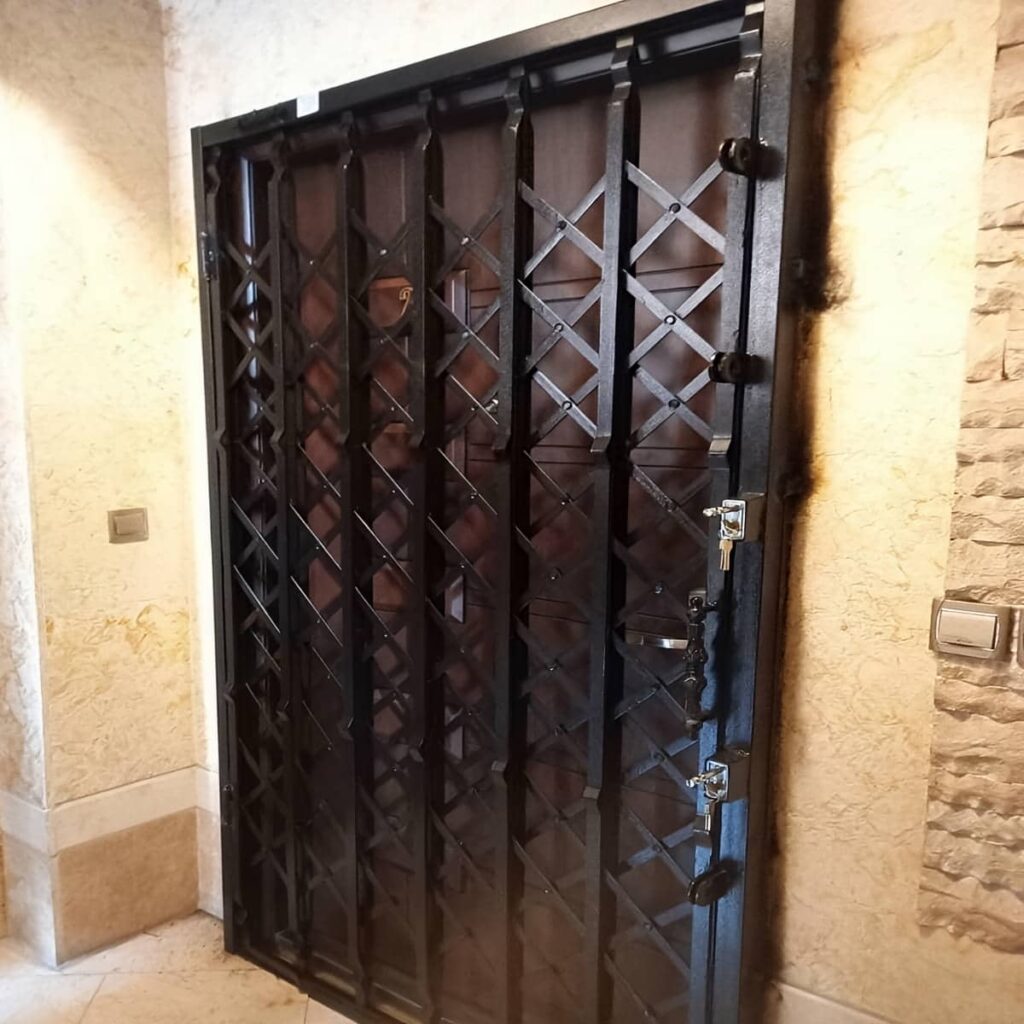 حفاظ آکاردئونی در بیرجند برای ورودی مسکونی حفاظ آکاردئونی در بیرجند برای ورودی مسکونی