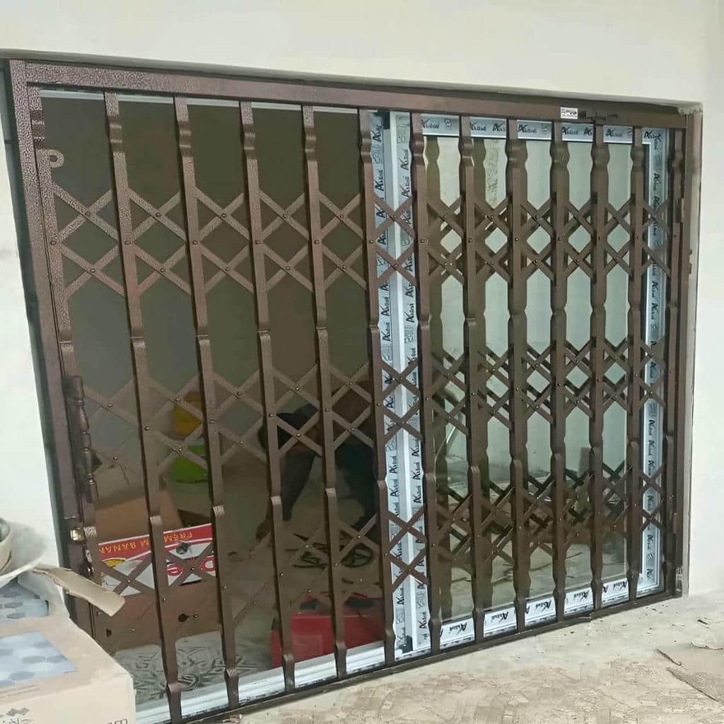 حفاظ آکاردئونی ورودی واحد مسکونی در استان ایلام