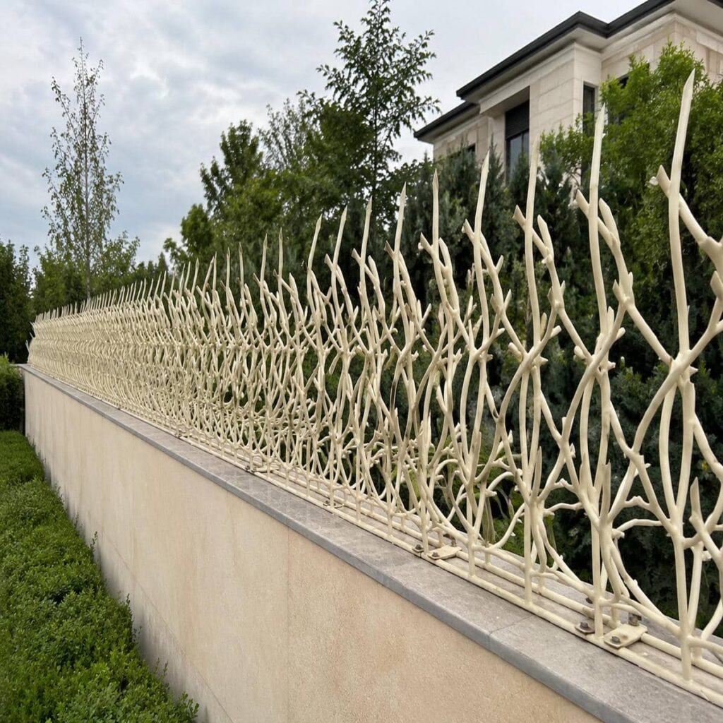حفاظ دیواری سرنیزه ای با پوشش مشکی گرگان