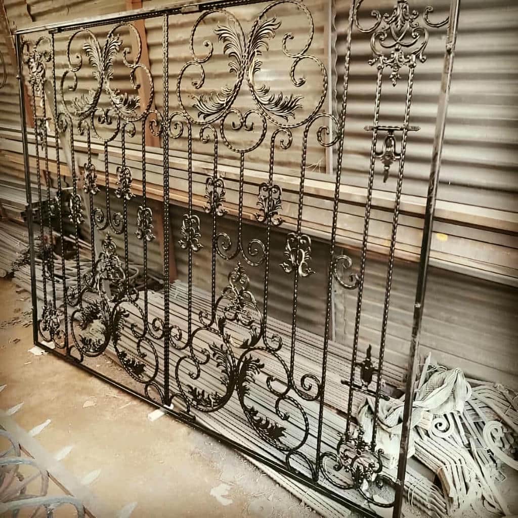 حفاظ پنجره با پوشش رنگ الکترواستاتیک