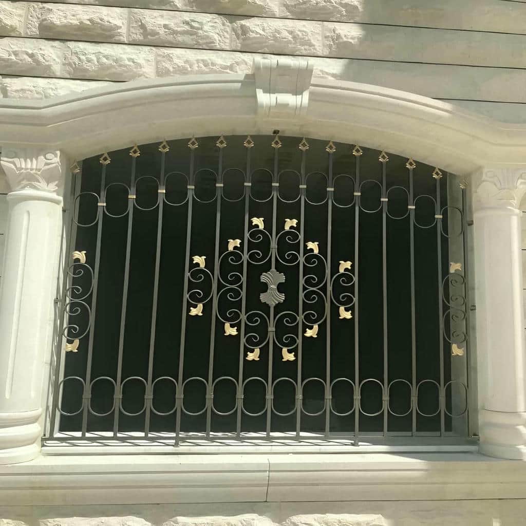 حفاظ پنجره طرح ساده در زنجان کنار قاب سنگی