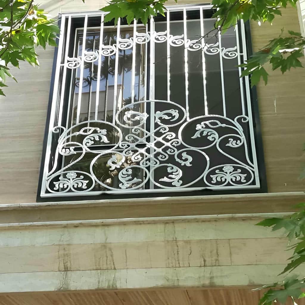 حفاظ پنجره طوسی روی دهانه باریک استان یزد حفاظ پنجره طوسی روی دهانه باریک استان یزد