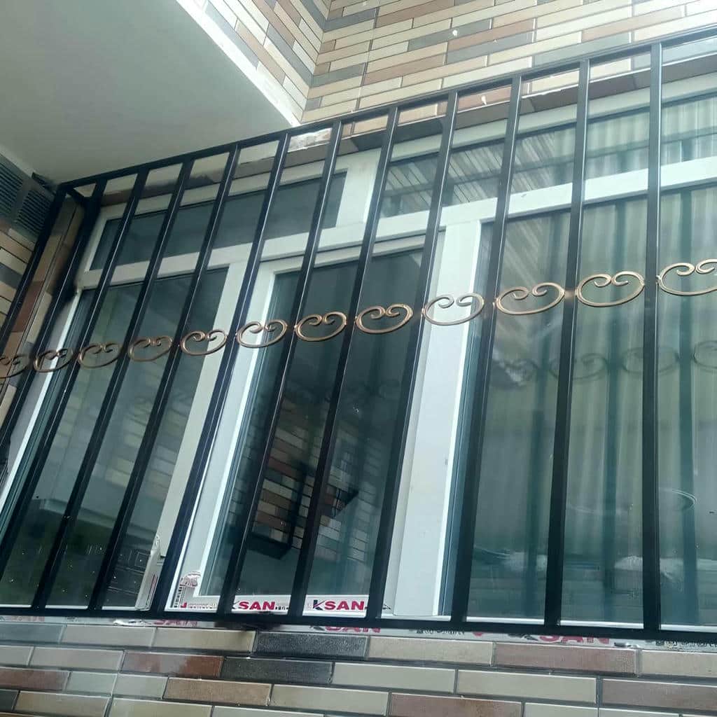 حفاظ پنجره مشکی با دو قاب نامتقارن اردبیل