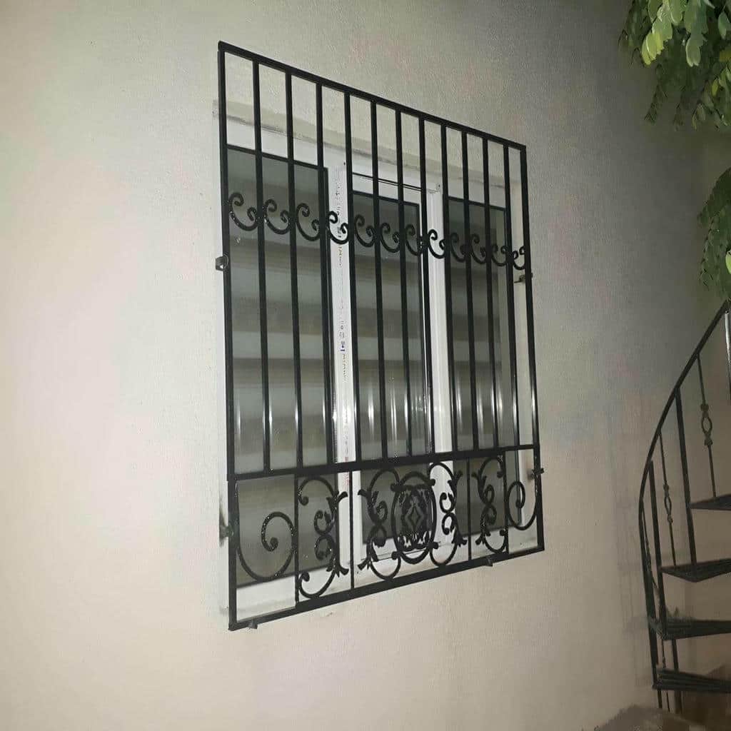 حفاظ پنجره مشکی با قاب مربع