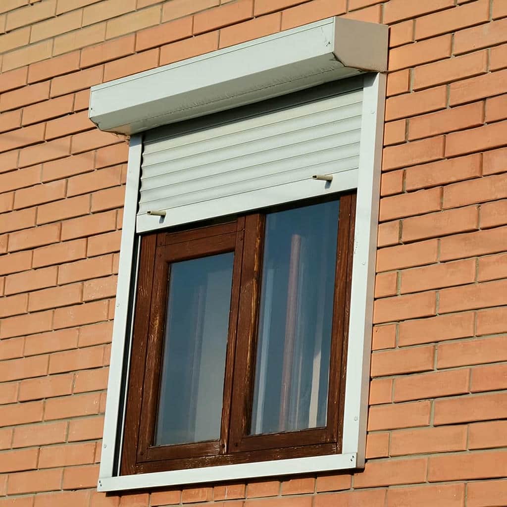 درب کرکره اتوماتیک نقره ای مقابل پارکینگ روباز درب کرکره اتوماتیک نقره ای مقابل پارکینگ روباز