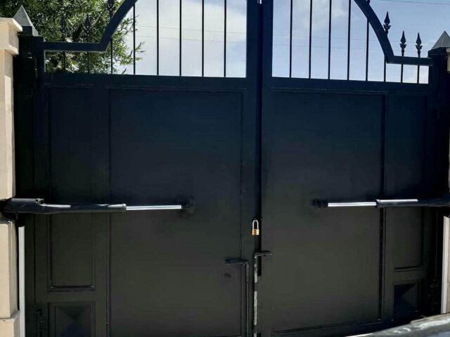 جک درب پارکینگ استان کردستان برای ورودی دو لنگه مرکز تخصصی فروش جک درب پارکینگ در استان کردستان