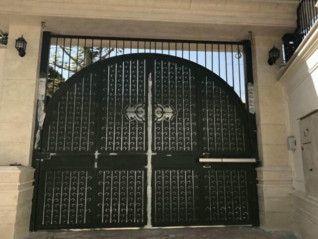 جک درب پارکینگ بازویی مشکی در استان بوشهر مرکز تخصصی فروش جک درب پارکینگ در استان بوشهر