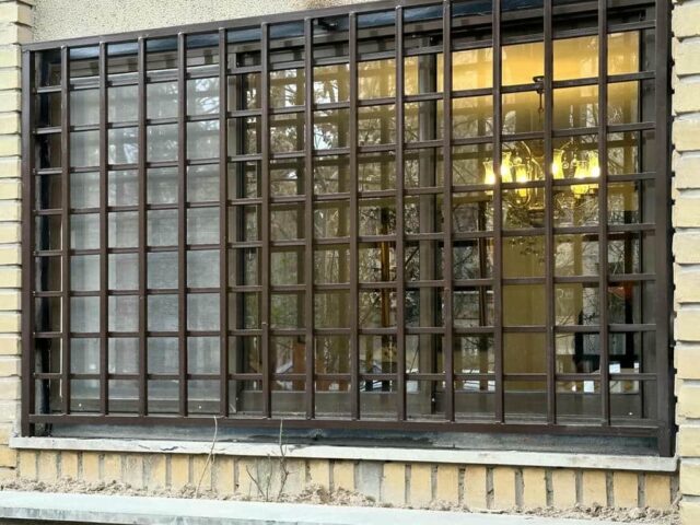 حفاظ پنجره آهنی تیره ساختمان همکف استان خراسان جنوبی مرکز تخصصی فروش حفاظ پنجره در استان خراسان جنوبی