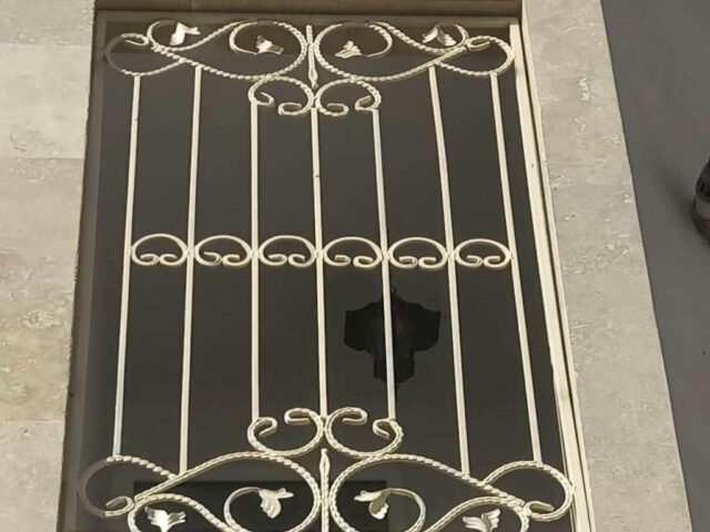 حفاظ پنجره آهنی ساده برای نمای مسکونی سنندج مرکز سفارش و فروش حفاظ پنجره در سنندج و حومه