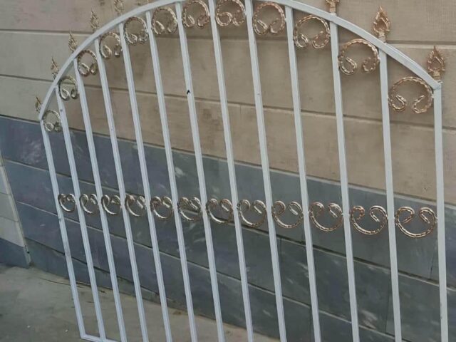 حفاظ پنجره آهنی مشکی نمای آجری بیرجند مرکز تخصصی فروش حفاظ پنجره در بیرجند و حومه